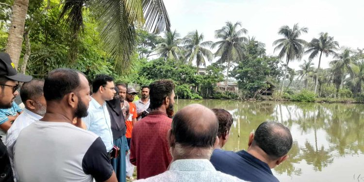 বাগেরহাটের রামপালে জোরপূর্বক জমি দখল করে মাছ চাষ; আদালতের নির্দেশে তদন্ত শুরু।