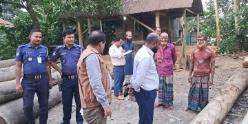 টাঙ্গাইলের ভূঞাপুরে অবৈধ করাতকলের মালিকদের জরিমানা।