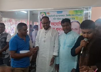 টাঙ্গাইলে ছাত্র আন্দোলনে শহিদ পরিবার ও আহতদের আর্থিক সহায়তা দিলেন সুলতান সালাউদ্দিন টুকু।