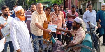 গ্রামগঞ্জ হাটবাজার সর্বত্র এখন ভোটের জোয়ার।