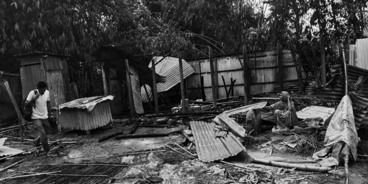 জামালপুরের মাদারগঞ্জে জমি সংক্রান্ত বিরোধে জেরে বসতবাড়ি ও গোয়াল ঘরে অগ্নিসংযোগ।