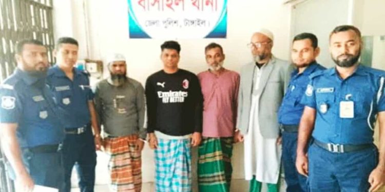 টাঙ্গাইলে চলন্ত বাসে আগুন: চারজন গ্রেফতার।