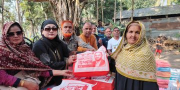 বেগম খালেদা জিয়ার সুস্থতা কামনায় টাঙ্গাইলে অসহায়দের মাঝে শীতবস্ত্র বিতরণ।