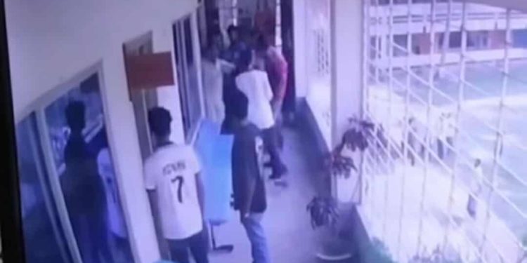 টাঙ্গাইলে নির্বাচন অফিসে হামলা-ভাঙচুর, কর্মকর্তাসহ আহত ৪