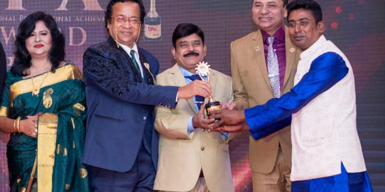 আইপা অ্যাওয়ার্ড পেলেন ইসমাইল হোসেন রকী।