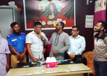 মানিকগঞ্জে চিত্রনায়িকা মৌসুমীর জন্মদিন উৎযাপন।