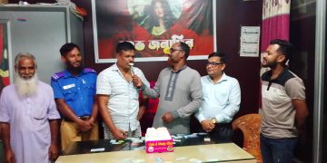 মানিকগঞ্জে চিত্রনায়িকা মৌসুমীর জন্মদিন উৎযাপন।