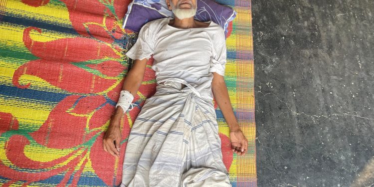 ধামরাইয়ে জমি নিয়ে বিরোধের জেরে বৃদ্ধকে মারধরের অভিযোগ।