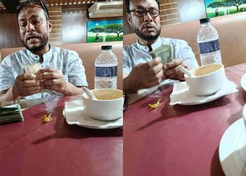 ভাইরাল ছবিকে কেন্দ্র করে বিতর্কিত মানিকগঞ্জ পৌরসভার নির্বাহী প্রকৌশলী শাহাদাৎ।