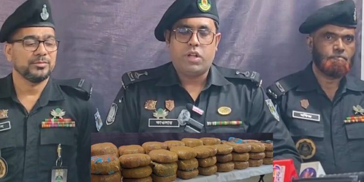 টাঙ্গাইলের মধুপুরে র্যাবের অভিযানে ১২৭ কেজি গাঁজা উদ্ধার, গ্রেপ্তার ১