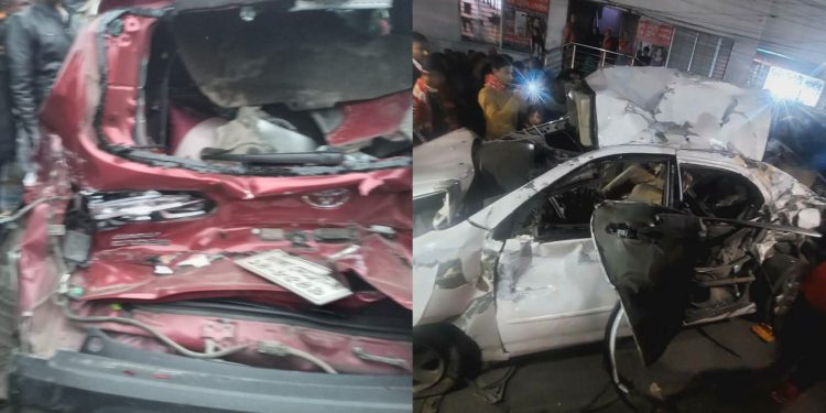 টাঙ্গাইলে চার যানবাহনের সংঘর্ষে প্রাইভেটকারে থাকা মা ও শিশুকন্যা নিহত।