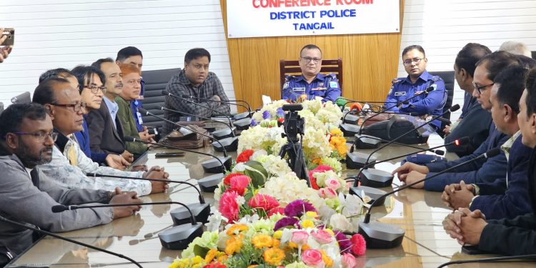 টাঙ্গাইলে সাংবাদিকদের সঙ্গে নবাগত পুলিশ সুপারের মতবিনিময়।