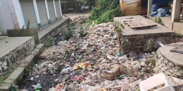 অবৈধ স্থাপনা ও ময়লার ভাগাড়ের দখলে ভূঞাপুরের গোবিন্দাসী খাল।