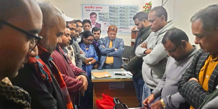 ওসমান হাদির স্বরণে টাঙ্গাইল প্রিন্ট মিডিয়া অ্যাসোসিয়সনের নিরবতা পালন।