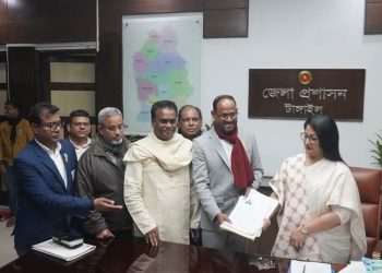 মডেল টাঙ্গাইল গড়ার প্রতিশ্রুতি দিয়ে মনোনয়নপত্র জমা দিলেন টুকু।