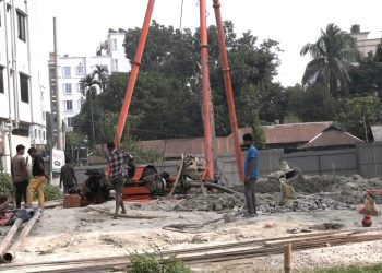 টাঙ্গাইলে প্ল্যানবিহীন ‘মক্কা টাওয়ার’ নির্মাণে চরম ভোগান্তি, ক্ষোভে উত্তাল এলাকাবাসী।