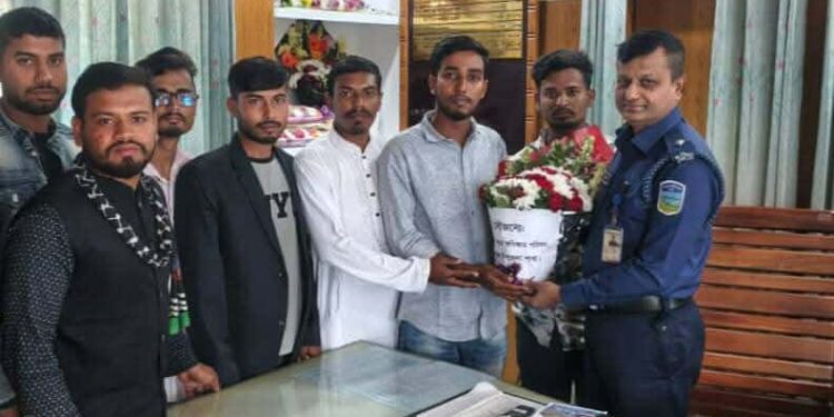 বাংলাদেশ ছাত্র অধিকার পরিষদের সাথে নবাগত ওসি খন্দকার শাকের আহমেদের সঙ্গে সৌজন্য সাক্ষাৎ।