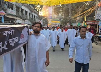 টাঙ্গাইলে বিএনপি প্রার্থী বাতিলের দাবীতে কাফনের কাপড় পরে কফিন মিছিল।