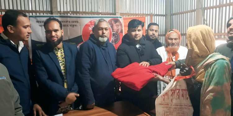 জামালপুরের মাদারগঞ্জ প্রবাসী কল্যাণ পরিষদের উদ্যোগে ১২ শ শীতার্ত দের মাঝে শীতবস্ত্র বিতরণ।