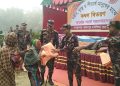 রৌমারীতে জামালপুর ব্যাটালিয়ান ৩৫ বিজিবি”র উদ্যোগে শীতার্ত দুঃস্থ মানুষের মাঝে কম্বল বিতরণ।