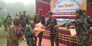 রৌমারীতে জামালপুর ব্যাটালিয়ান ৩৫ বিজিবি”র উদ্যোগে শীতার্ত দুঃস্থ মানুষের মাঝে কম্বল বিতরণ।