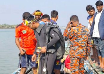 ভূঞাপুরে যমুনা নদীতে নৌকা থেকে পড়ে যুবক নিখোঁজ।