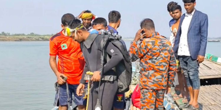 ভূঞাপুরে যমুনা নদীতে নৌকা থেকে পড়ে যুবক নিখোঁজ।