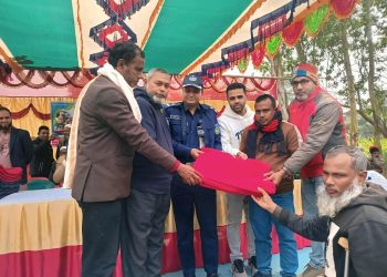 মাদারগঞ্জ প্রবাসী কল্যাণ পরিষদের উদ্যোগে শীতার্তদের মাঝে শীতবস্ত্র বিতরণ।