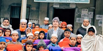 রৌমারীর খেদাইমারী বায়তুল ক্বারার গোলাম হাবিব শিশু সদনের শিক্ষার্থীদের মাঝে কম্বল বিতরণ।