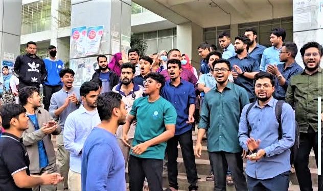 নারী ওয়াশরুমে গোপন ক্যামেরা স্থাপনে ইন্টার্ন চিকিৎসক আটক।