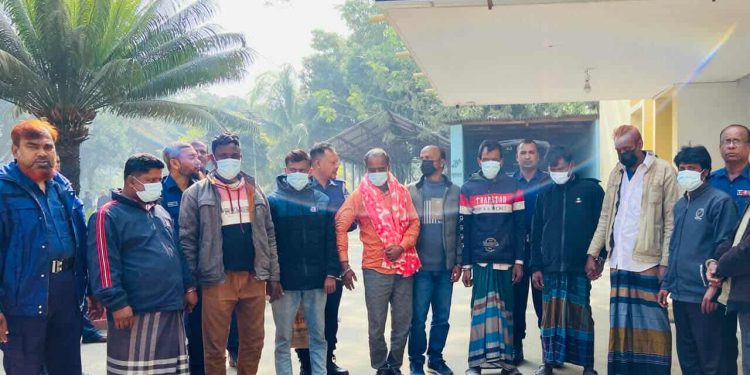 জামালপুরের মাদারগঞ্জে ৯ জুয়াড়ি আটক’ ৩ মোটরসাইকেলসহ নগদ টাকা জব্দ।  