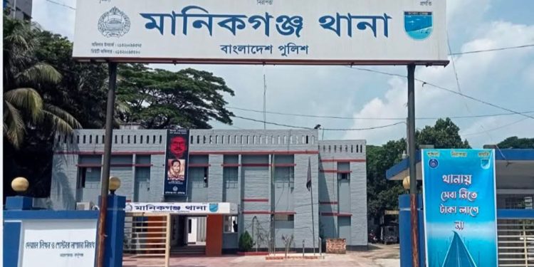 মানিকগঞ্জে তালাবদ্ধ ঘরের ভেতর থেকে নারীর রক্তাক্ত মরদেহ উদ্ধার।