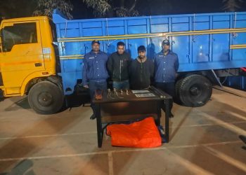 নাগরপুরে ট্রাক ও দেশীয় অস্ত্র সহ আন্তঃজেলা ডাকাতদলের ২ ডাকাত গ্রেফতার।