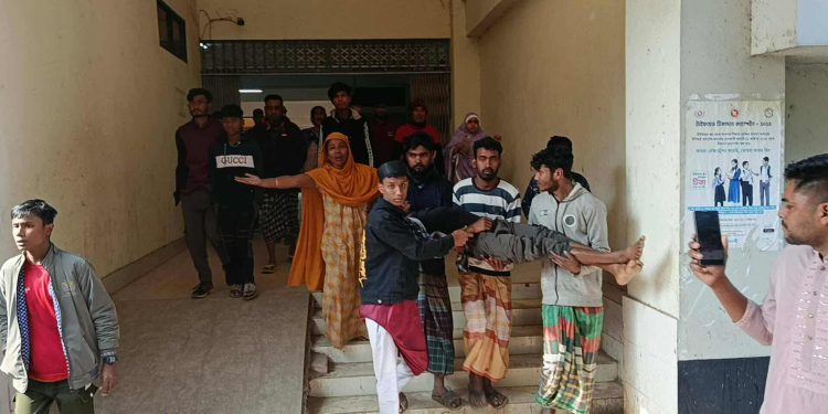 মাদারগঞ্জে বিদ্যুৎপৃষ্টে রাজমিস্ত্রির মৃত্যু! স্বজনদের অভিযোগ চিকিৎসকের গাফলেতি।