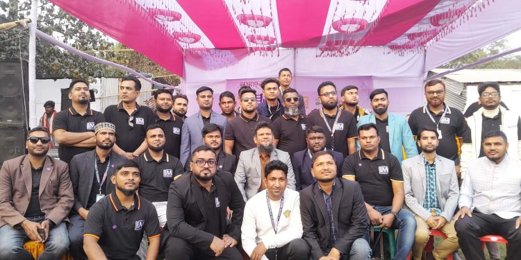 এক যুগের পথচলায় সাংবাদিকদের মিলনমেলায় উৎসবমুখর আলভী মিডিয়া গ্রুপ।