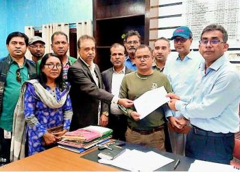 টাঙ্গাইলে পাঁচ দফা দাবিতে ক্যাবের স্মারকলিপি।