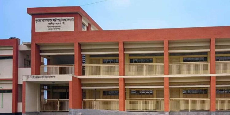 জামালপুরের মাদারগঞ্জে সরকারি প্রাথমিক বিদ্যালয়ে ১০ টি সিলিং ফ্যান চুরি’থানায় অভিযোগ।