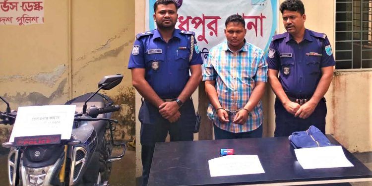 টাঙ্গাইলে বাইক সহ ভুয়া পুলিশ গ্রেপ্তার।