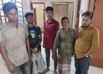 বেড়ায় জাল সার্টিফিকেট তৈরির প্রতিষ্ঠানের বিরুদ্ধে অভিযান; দুই ব্যবসায়ীকে জরিমানা।