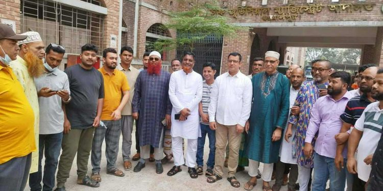 মাদারগঞ্জে আওয়ামীলীগের সেক্রেটারি সহ ১৯ নেতাকর্মীর আত্মসমর্পণ’ নামঞ্জুর করে জেলহাজতে প্রেরণ।