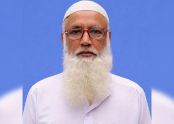 অবসরের দুই বছরেও মেলেনি কল্যাণ ট্রাস্টের টাকা, ঋণের চাপে দিশেহারা অসুস্থ শিক্ষক আনোয়ারুল ইসলাম।