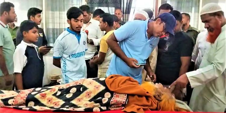টাঙ্গাইল মেডিকেলে মাথায় অক্সিজেন সিলিন্ডার পড়ে রোগীর মৃত্যু।
