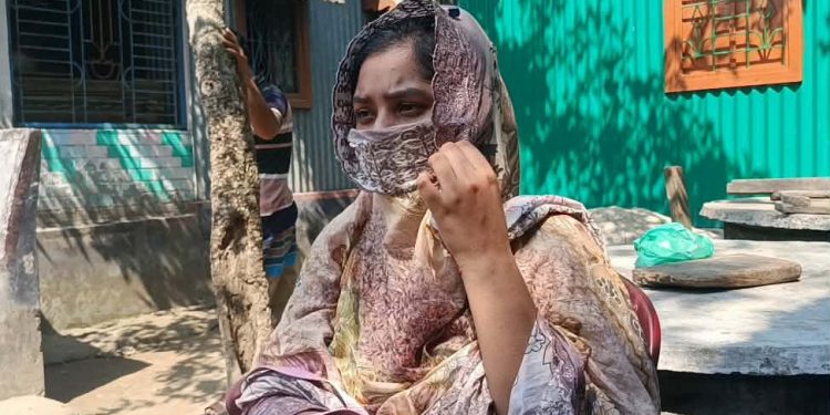 কালিহাতীতে বিয়ের দাবিতে প্রেমিকের বাড়িতে প্রেমিকার অনশন।