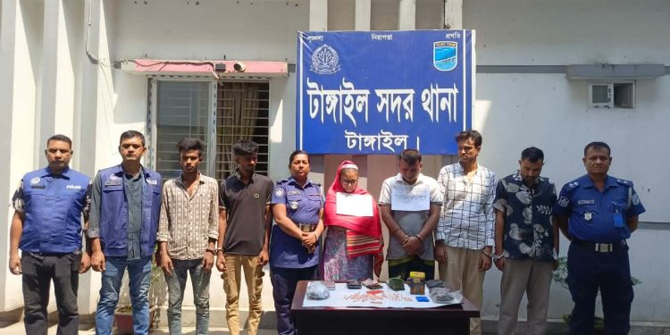 টাঙ্গাইল মডেল থানায় মাদকবিরোধী অভিযানে ৬ জন গ্রেফতার, মোবাইল কোর্টে ৩ জনের সাজা।