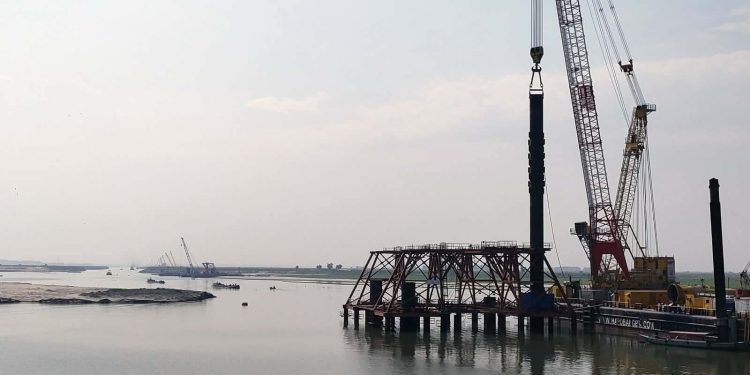 যমুনার উত্তোলিত ১২ কোটি টাকার সরকারি বালু লুটের মহোৎসব।