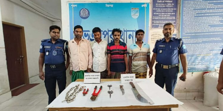 টাঙ্গাইলের ভূঞাপুরে ডাকাতির প্রস্তুতিকালে ৪ ডাকাত গ্রেফতার।