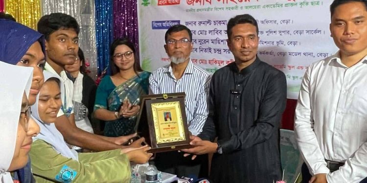 বেড়া আলহেরায় প্রধানমন্ত্রীর বিশেষ সহকারি কে সংবর্ধনা।