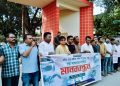 রৌমারীতে অবহেলিত রাস্তা সংষ্কারের দাবিতে এলাকা বাসির মানববন্ধন।