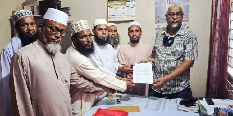 রাজস্ব খাতে অন্তর্ভুক্তির দাবিতে টাঙ্গাইলে মউশিক শিক্ষকদের স্মারকলিপি প্রদান।