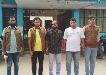 পুলিশে চাকরি দেওয়ার নামে প্রতারণার চেষ্টাকালে দুই প্রতারক গ্রেফতার।